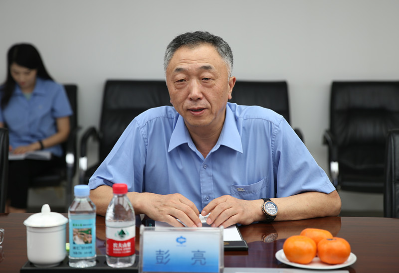 彭亮介绍了北煤机近几年特别是今年以来改革发展和生产经营状况,同时